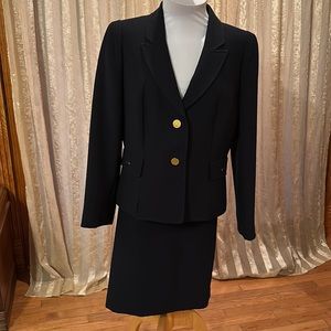 TAHARI two piece women's suit